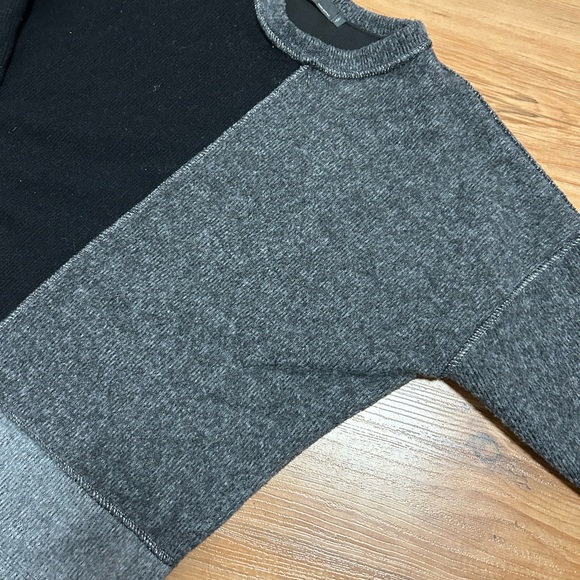 Sweater- made in Italy. - Picture 2 of 4